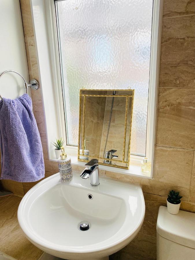 Entire 4 Bedroom House - Ev Point & Free Parking Liverpool Exterior foto